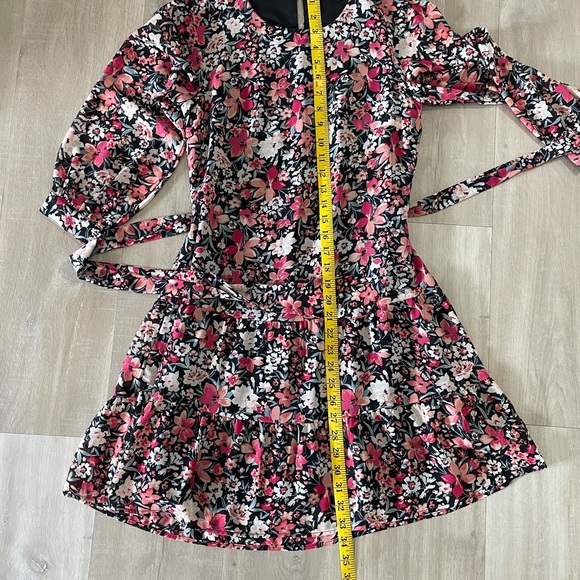 Dynamite, Women Long Sleeve Mini Flowy Dress, Belted, XS, Floral, fitted waist - Picture 12 of 14
